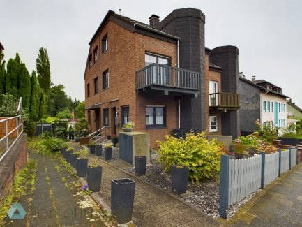 Exklusives Reiheneckhaus mit Gartenidylle wird frei! - immoregio.de Makler