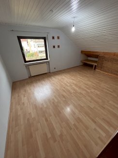 Attraktive 3-Zi.+Wintergarten-DG-Wohnung