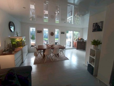 Modernes, energieeffizientes Haus in perfekter Lage von Bornheim - immoregio.de Makler