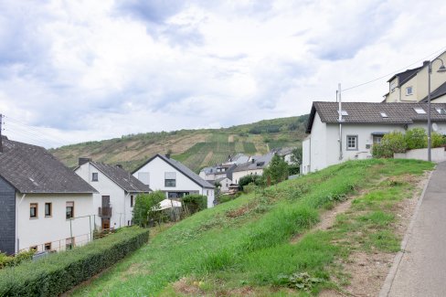Schönes Baugrundstück in ruhiger Ortslage von Waldrach mit schönem Blick   Waldrach 54320 - immoregio.de Makler