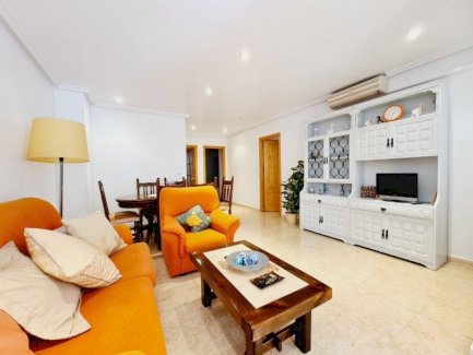 Erdgeschoßwohnung mit 2 Schlafzimmern mit 2 Bädern nur 200 Meter zum Meer La Mata 03188 - immoregio.de Makler