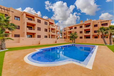 Appartements mit 2 Schlafzimmern, 2 Bädern, Klimaanlage und Gemeinschaftspool in 1. Linie am Golfplatz und nur 2 km vom Strand Los Alcázares 30710 - immoregio.de Makler