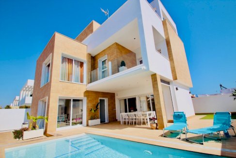 Moderne Villa mit 5 Schlafzimmern und 3 Badezimmern, Aufzug, privatem Pool, in schöner Strandnähe Mil Palmeras 03190 - immoregio.de Makler