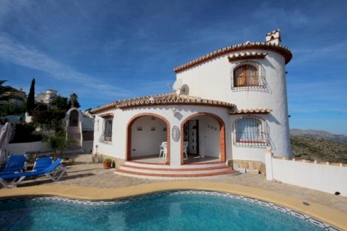 Gepflegte Villa mit Pool und spektakulärer Fernsicht auf das Meer Pedreguer 03750 - immoregio.de Makler