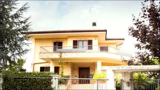 ***Villa zur Nutzung als  B&B, im Markin Stl, in Montegranaro, sucht neuen Eigentümer*** Montegranaro 63014 - immoregio.de Makler