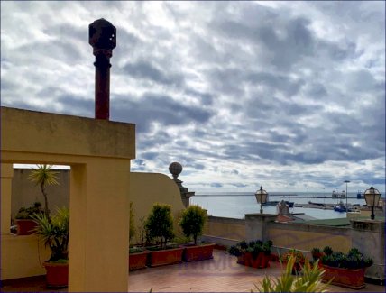 ***PENTHOUSE MIT MEERBLICKTERRASSE IM ZENTRUM VON CAGLIARI*** Cagliari 09123 - immoregio.de Makler