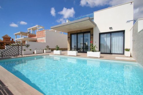 Exklusive Villen mit 2 - 3 Schlafzimmern, 2 Bädern, Dachterrasse und Privatpool nur 600 m vom Strand Dehesa de Campoamor 03189 - immoregio.de Makler