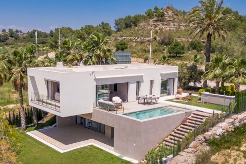 Luxusvillen mit 3 Schlafzimmern, 3 Bädern, Gäste-WC, Klimaanlage und Privatpool in der fantastischen Golfanlage Las Colinas Orihuela Costa 03189 - immoregio.de Makler