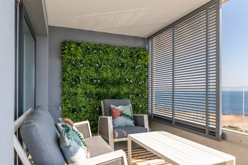 Fantastische Wohnungen mit 2 Schlafzimmern, Klimaanlage, Fußbodenheizung in Bädern, Tiefgaragenstellplatz und Gemeinschaftspools in 1. Linie am Meer Punta Prima 03189 - immoregio.de Makler