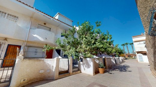 Hübsches Reihenhaus mit 3 Schlafzimmern in attraktiver Lage und Umgebung Los Alcázares 30710 - immoregio.de Makler