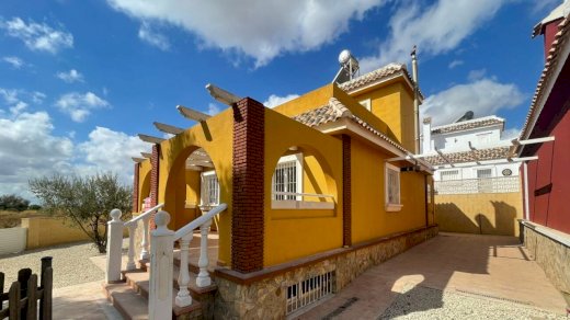 Hübsche Villa mit 2 Schlafzimmern, Keller, Dachterrasse in ruhiger Golfplatzlage Balsicas 30591 - immoregio.de Makler