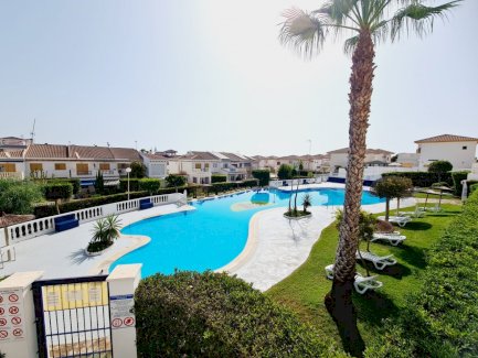 Erdgeschoßapartment mit 2 Schlafzimmern in beliebter Siedlung La Mata 03188 - immoregio.de Makler