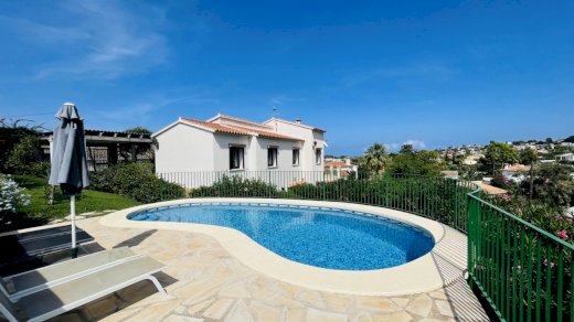 Schöne Villa in sonniger Lage mit Meerblick, Pool, Garage, Carport, Heizung und vieles mehr! Denia 03749
