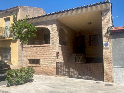 Attraktives und gepflegtes Landhaus mit 4 Schlafzimmern und 3 Bädern Rafal 03369