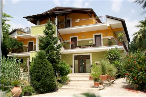 ***Landhaus mit Park in Apulien Gargano, sucht neuen Eigentümer*** Rodi Garganico 71012 - immoregio.de Makler