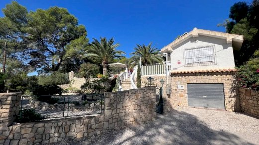 Villa mit 3 Schlafzimmern, 2 Bädern, ZH, Klima, Garage, Pool, Brunnen etc. Javea 03730 - immoregio.de Makler