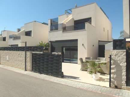 Attraktive Wohnungen mit 2 Schlafzimmern, 2 Bädern und Gemeinschaftspool in wunderschöner Golfanlage Alhama de Murcia 30840 - immoregio.de Makler