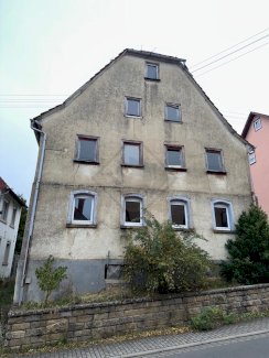 *Renovierungsbedürftiges Mehrfamilienhaus in guter Lage!* Lauda-Königshofen / Heckfeld 97922
