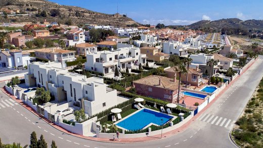 Moderne zweigeschossige Doppelhaushälften mit 3 Schlafzimmern, 2 Bädern und Gemeinschaftspool in wunderschöner Umgebung Busot 03111 - immoregio.de Makler